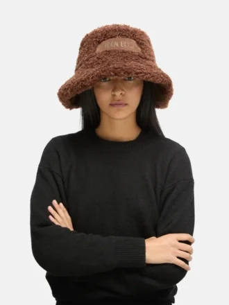 Cappello a secchiello marrone in pelliccia