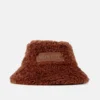 Cappello a secchiello marrone in pelliccia Cappello a secchiello marrone in pelliccia