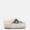 Moon Boot X Guest in Residence Evx Chalet White Sand Mules in pelliccia sintetica Moon Boot X Guest in Residence Evx Chalet White Sand Mules in pelliccia sintetica