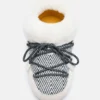 Moon Boot X Guest in Residence Evx Chalet White Sand Mules in pelliccia sintetica Moon Boot X Guest in Residence Evx Chalet White Sand Mules in pelliccia sintetica