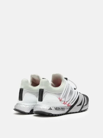 Sneakers basse Adidas X Moon Boot Ultraboost 1.0 in argento opaco