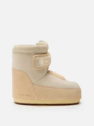 Stivali in camoscio beige con cinturino Icon di Moon Boot X Vandythepink®