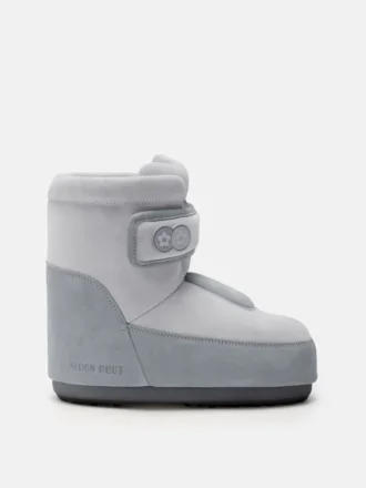 Stivali in pelle scamosciata grigia con cinturino Icon di Moon Boot X Vandythepink®