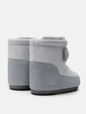 Stivali in pelle scamosciata grigia con cinturino Icon di Moon Boot X Vandythepink®
