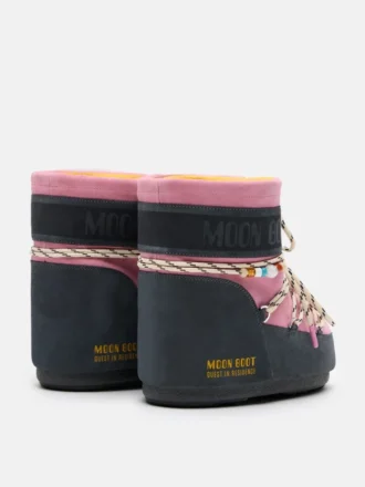 Stivali Moon Boot X Guest in Residence Icon Low in pelle scamosciata con perline grigio e rosa